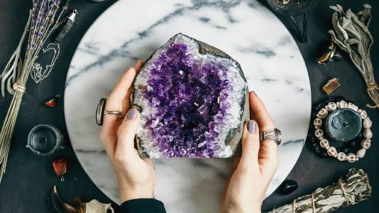 The Healing Properties of Gemstones: Wellness & Balance